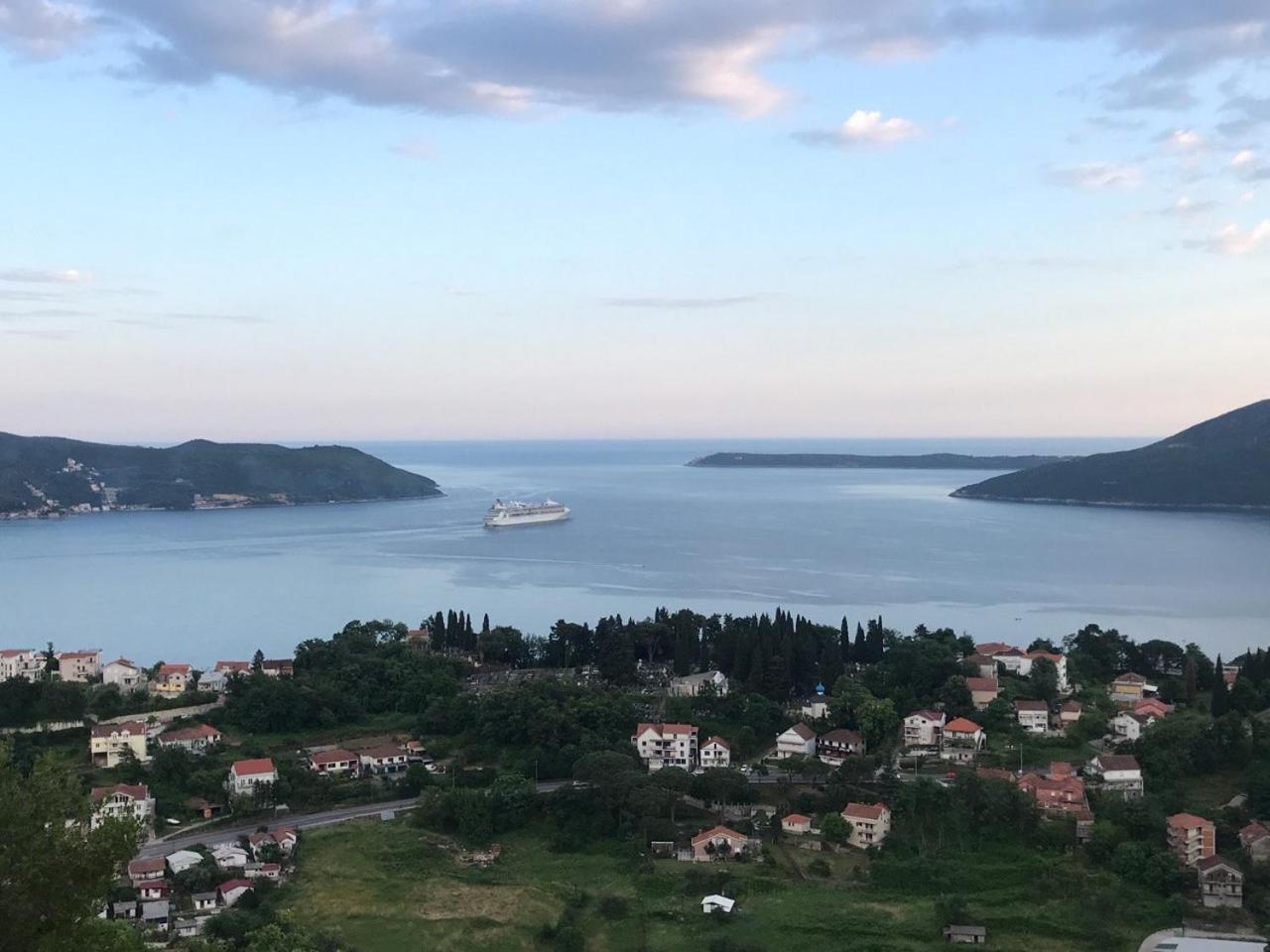 Magnificent Views Apartment Херцег-Нови Номер фото